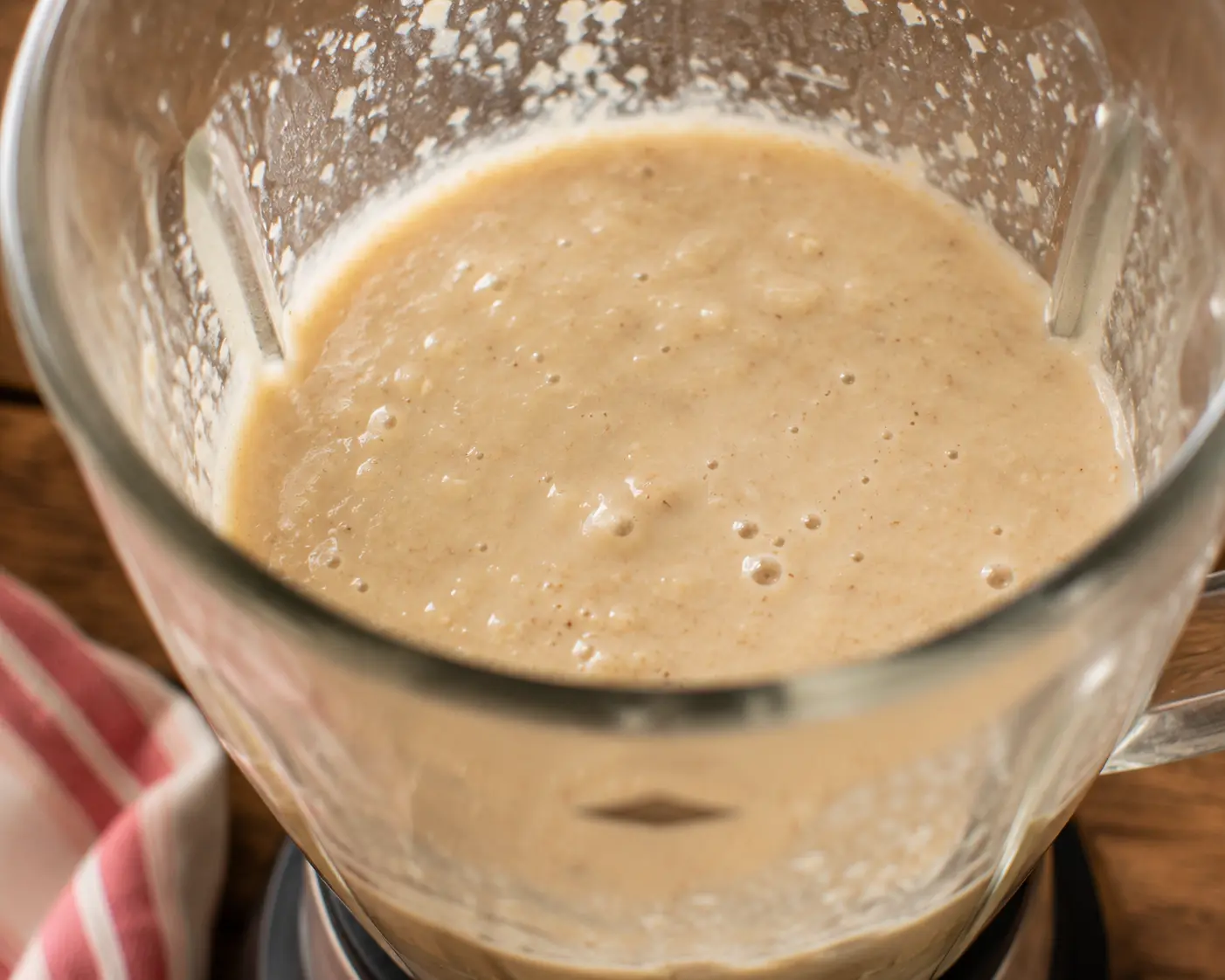 Pâte à pancakes banane-avoine mixée dans le blender
